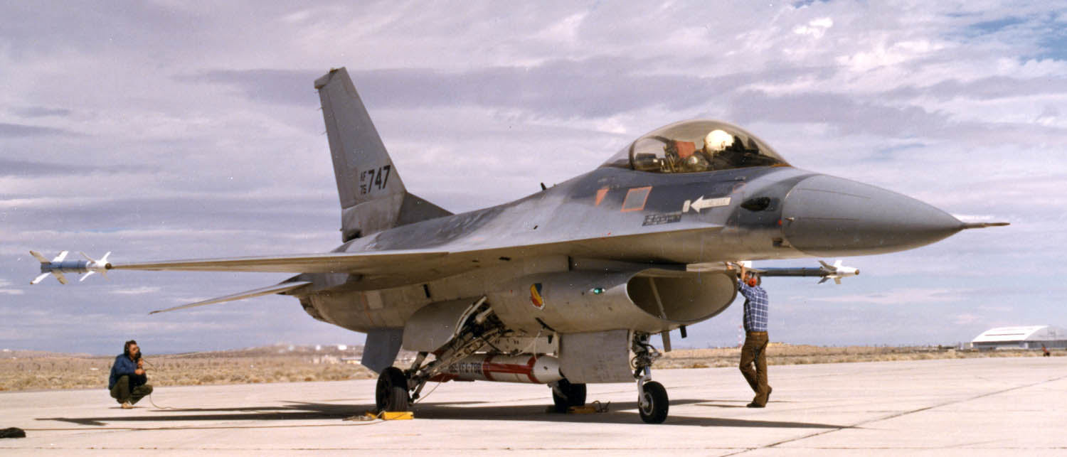 f16-747-5.jpg